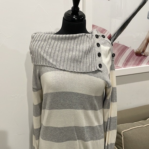 Banana Republic Gray and Cream striped Tunic Sweater SZ L - Picture 2 of 4
